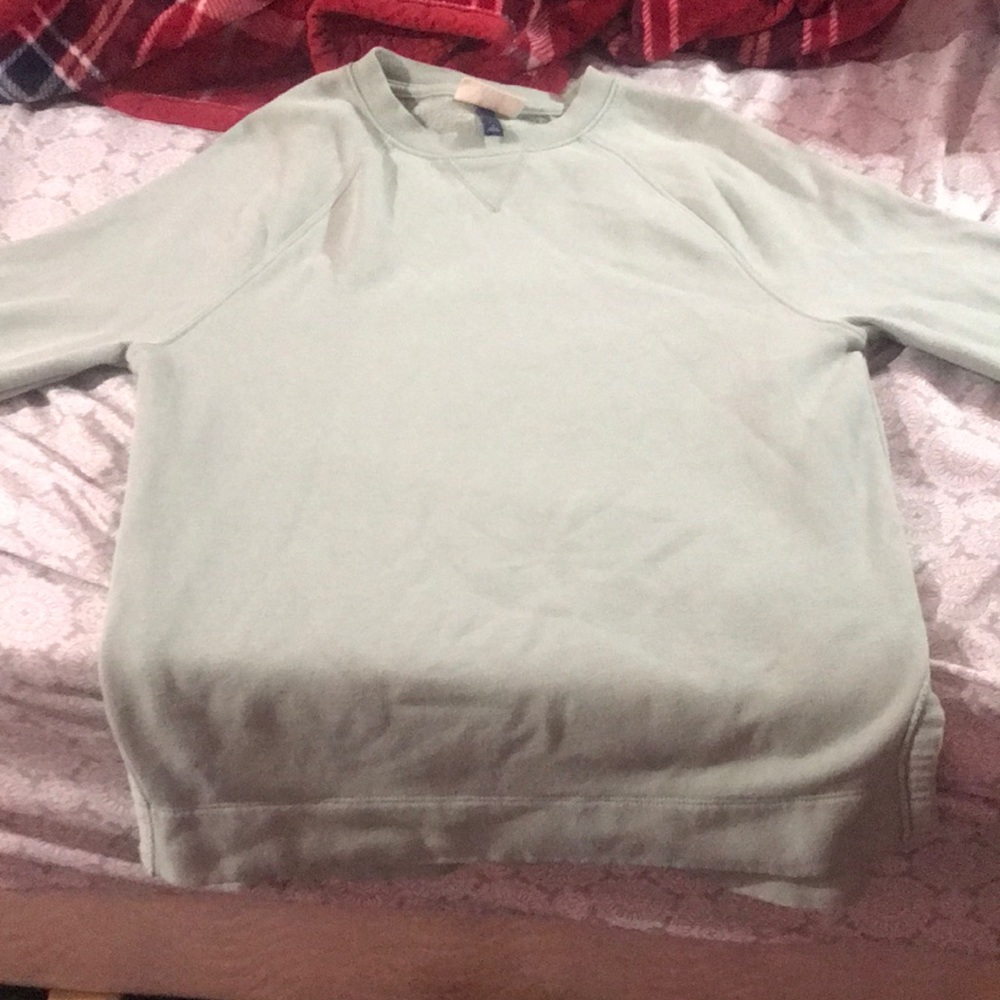 Green sweater no holes no stains